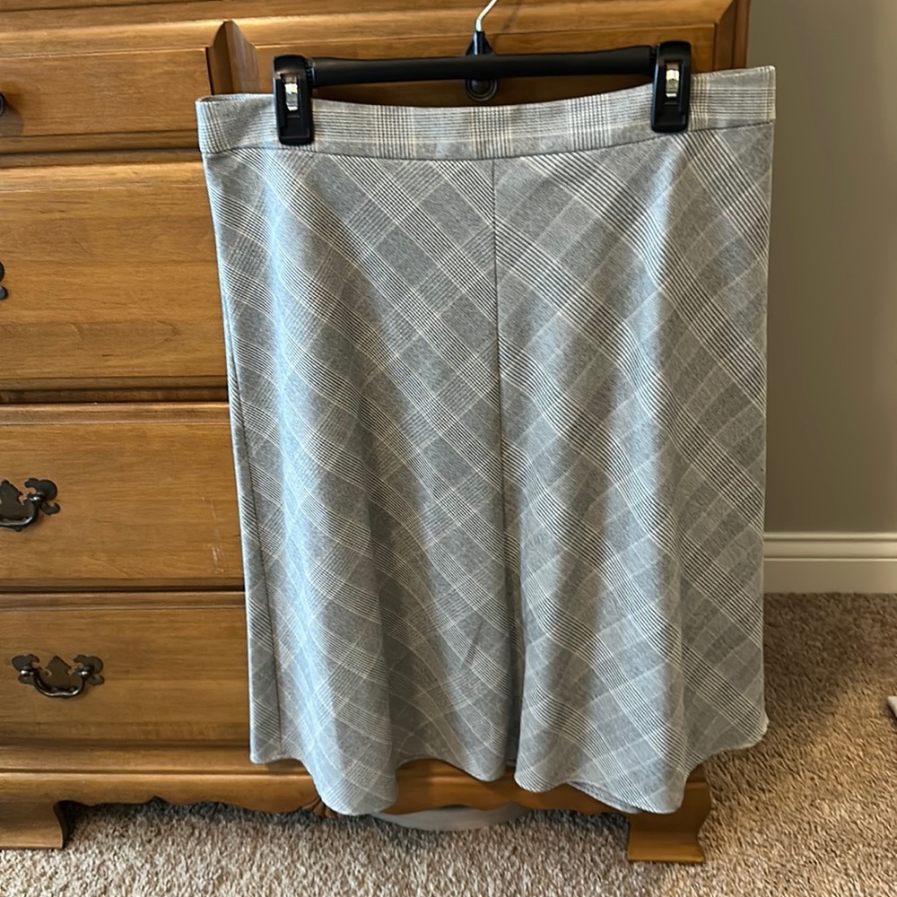 Women’s Liz Claiborne “Career” Midi Grey/Gray Skirt - size 12 (NWOT)